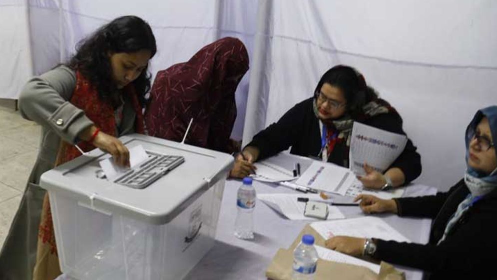 উৎসবমুখর পরিবেশে প্রথমবার জকসু নির্বাচনে ভোট দিচ্ছেন শিক্ষার্থীরা