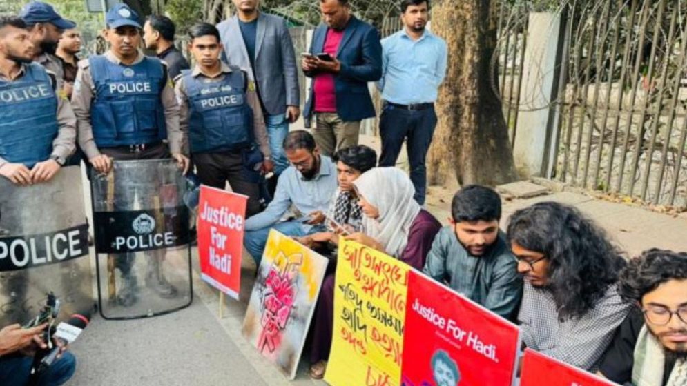 Inqilab Moncho urges people to 'besiege Jamuna'