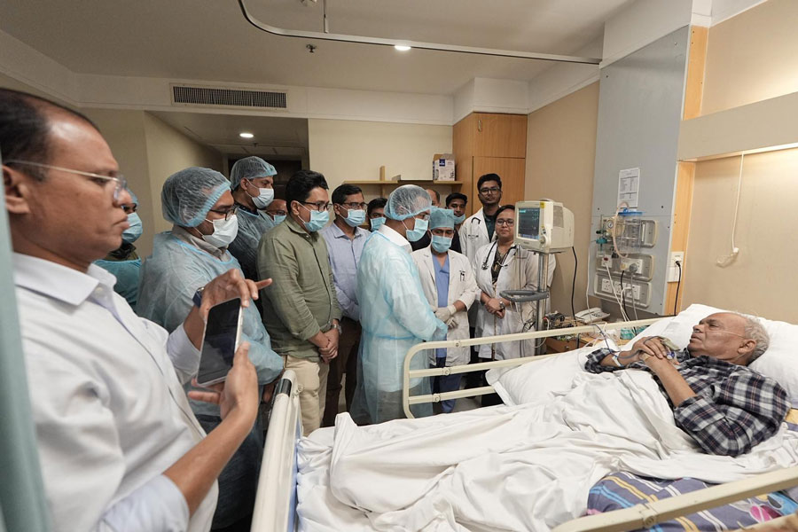 Tarique visits hospitalised Rizvi on eve of election