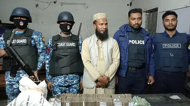 Swechchhasebak Dal leader held with Tk50 lakh in Patuakhali
