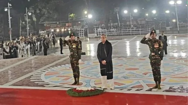 কেন্দ্রীয় শহীদ মিনারে রাষ্ট্রপতির শ্রদ্ধা নিবেদন