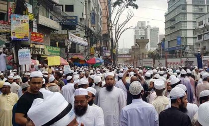 Hefazat-e-Islam men gather at Baitul Mukarram