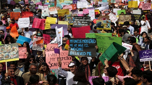 Islamists hurl stones and shoes at Women’s day rally in Pakistan