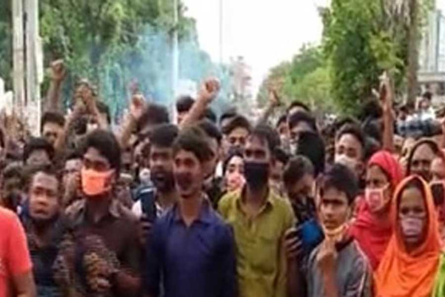 RMG workers block highway in Gazipur for arrears