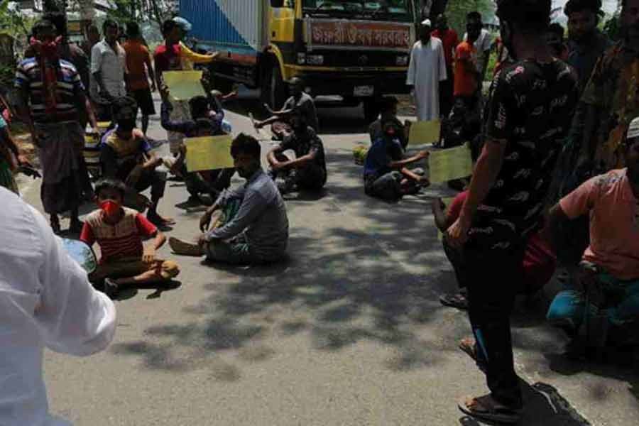Locals block road for relief in Gopalganj