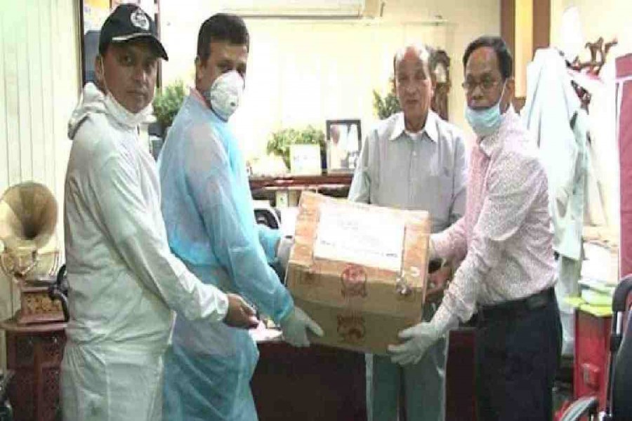 State minister gives police sanitisers, gloves