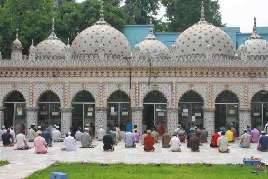 Muslims in BD join Jum’a prayers at mosques after a month