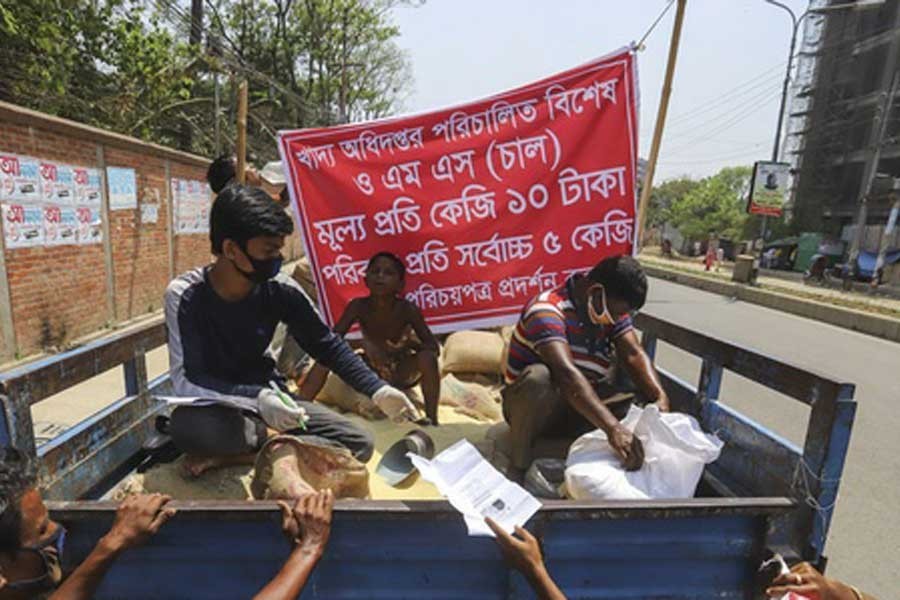 Govt orders new lists after review for rice at Tk 10 per kg scheme