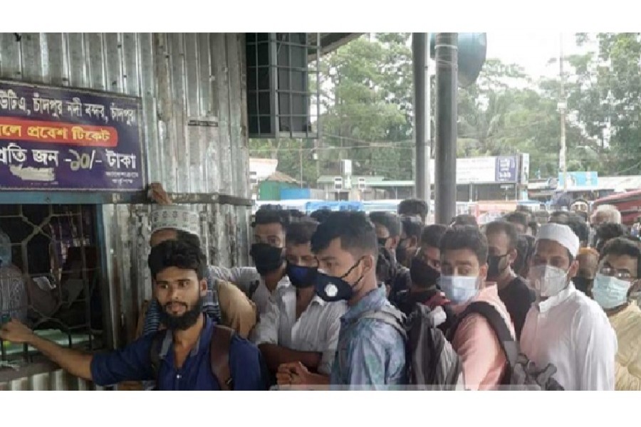 Passengers ignore social distancing norms at Chandpur launch terminal