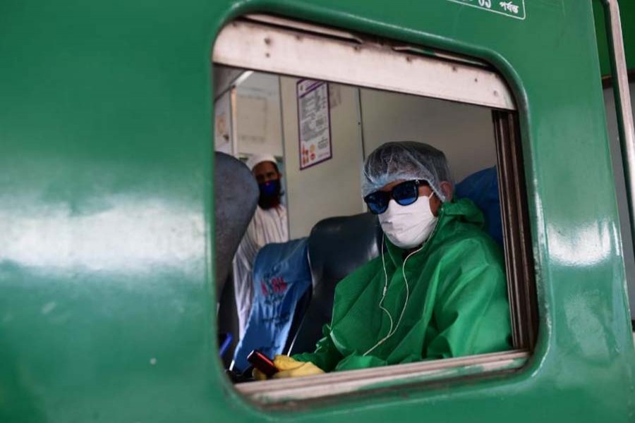 WHO advises people to wear mask in public place