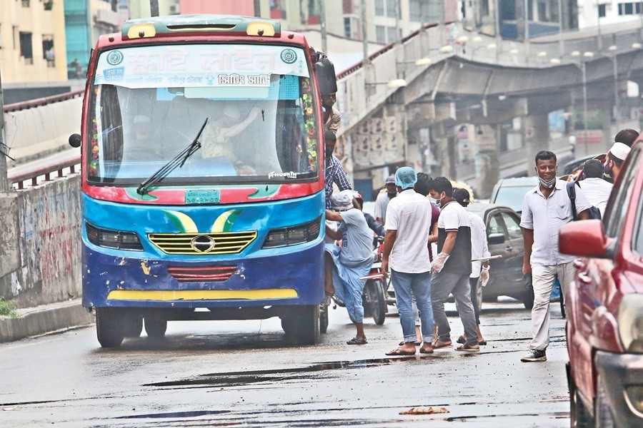 Health experts, economists for lockdown, curfew