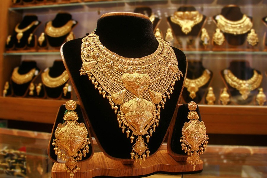 Gold price jumps by Tk 2,333 per bhori