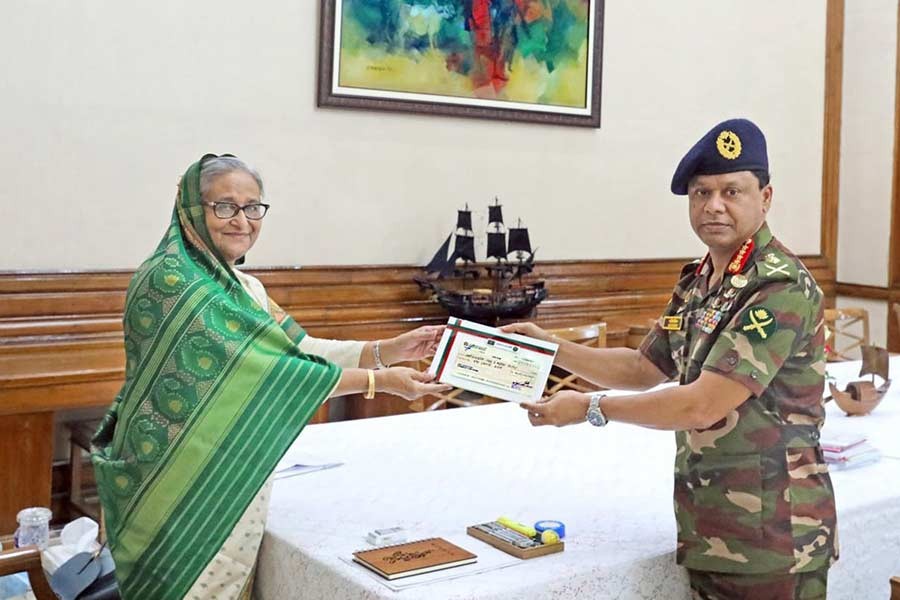 Army chief hands over Tk 100 million to PM for flood victims