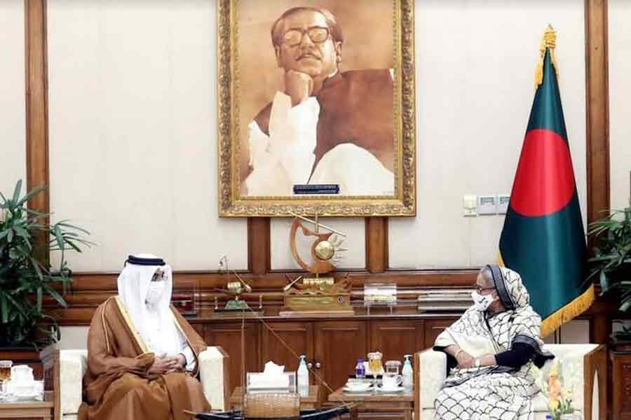 PM invites Qatar to invest in Bangladesh’s economic zones