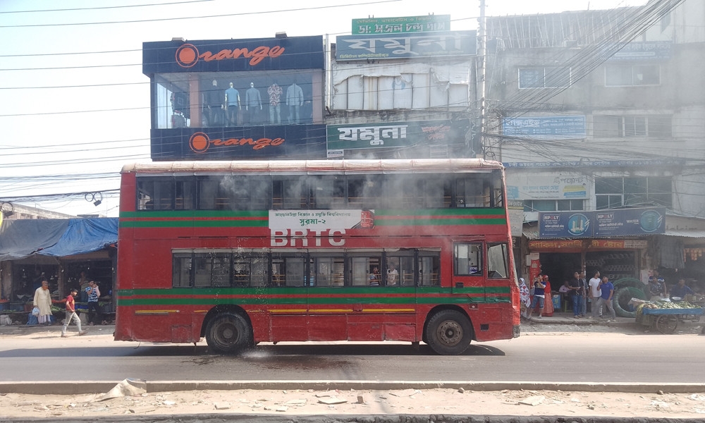 টঙ্গীতে বিআরটিসির দোতলা বাসে আগুন