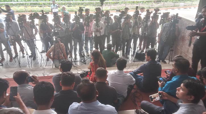 বাংলাদেশ ব্যাংকের সংবাদ সম্মেলন বয়কট করলেন সাংবাদিকরা