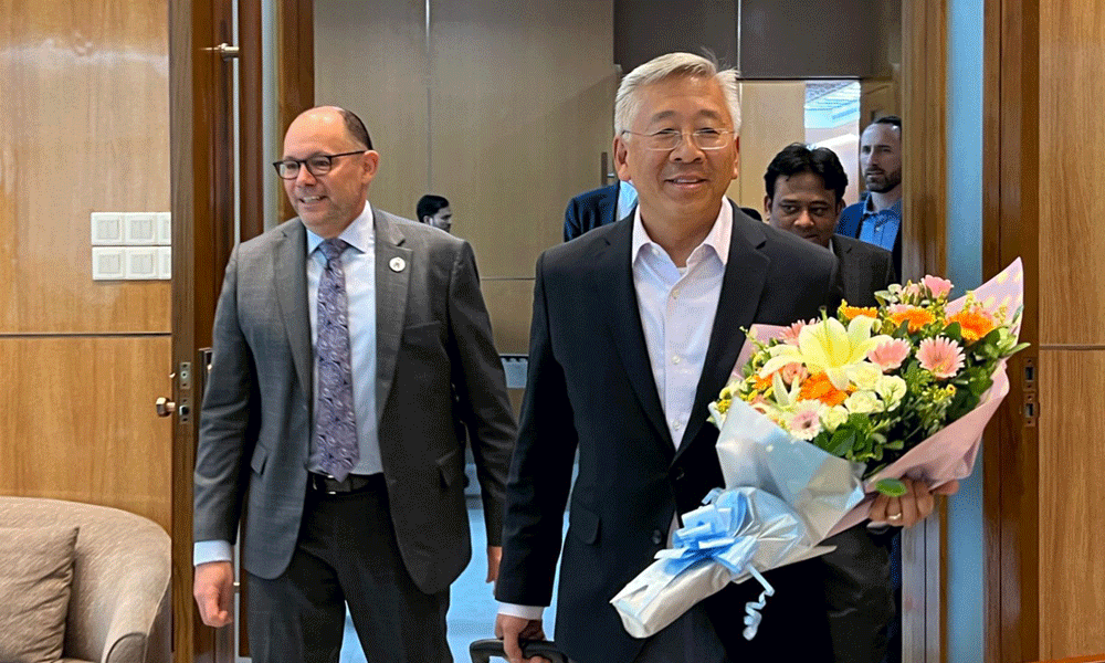 Donald Lu holds a meeting with civil society members