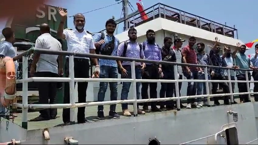 Crew members of MV Abdullah reach Ctg port, celebrations all around