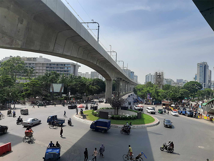 প্রায় যানবাহনশূন্য সড়ক : কমপ্লিট শাটডাউন