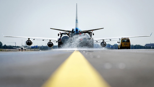 180 flights canceled at Amsterdam's airport over fueling