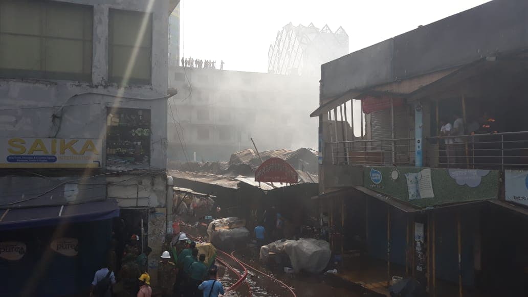 Fire at Gulshan DNCC market 