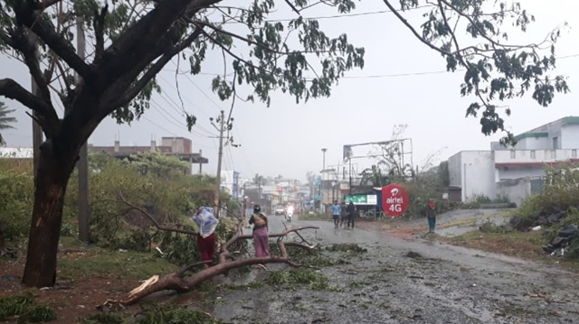 Cyclone ‘Titli’ hits eastern Indian coast with wind, rain