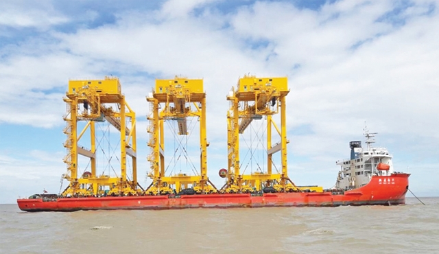 Newly-installed gantry cranes begin operations at NCT