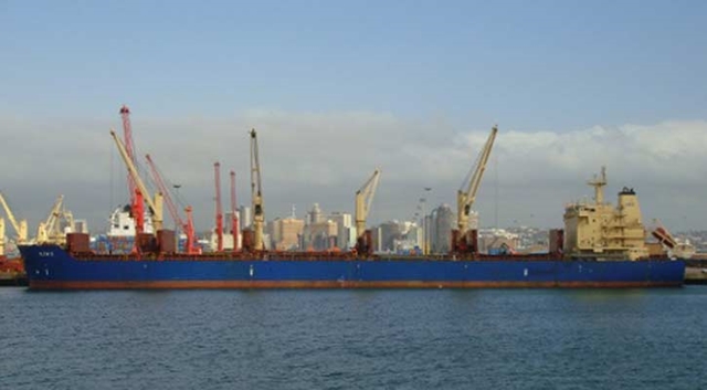 Over-length vessel anchors at Ctg port