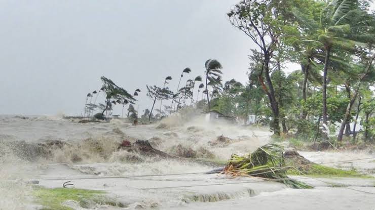 India reports 2 deaths as Amphan slams into West Bengal