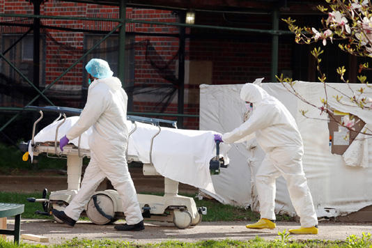 US death toll tops 2000 for second day in a row