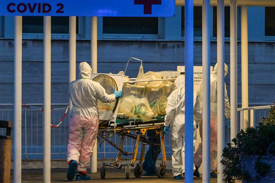 Spain daily virus deaths rise to 743 after drop