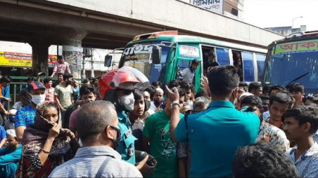 Workers at Dragon Garments demonstrate for arrears 