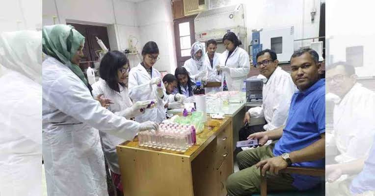 DU Pharmacy students prepare low-cost hand sanitiser
