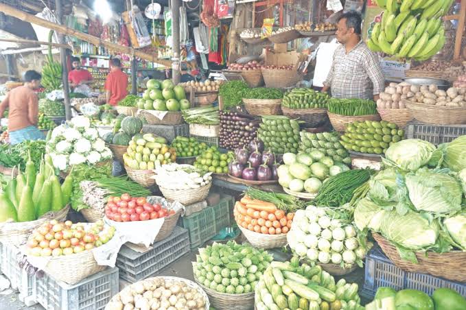 Prices of egg, vegetables fall in absence of buyers