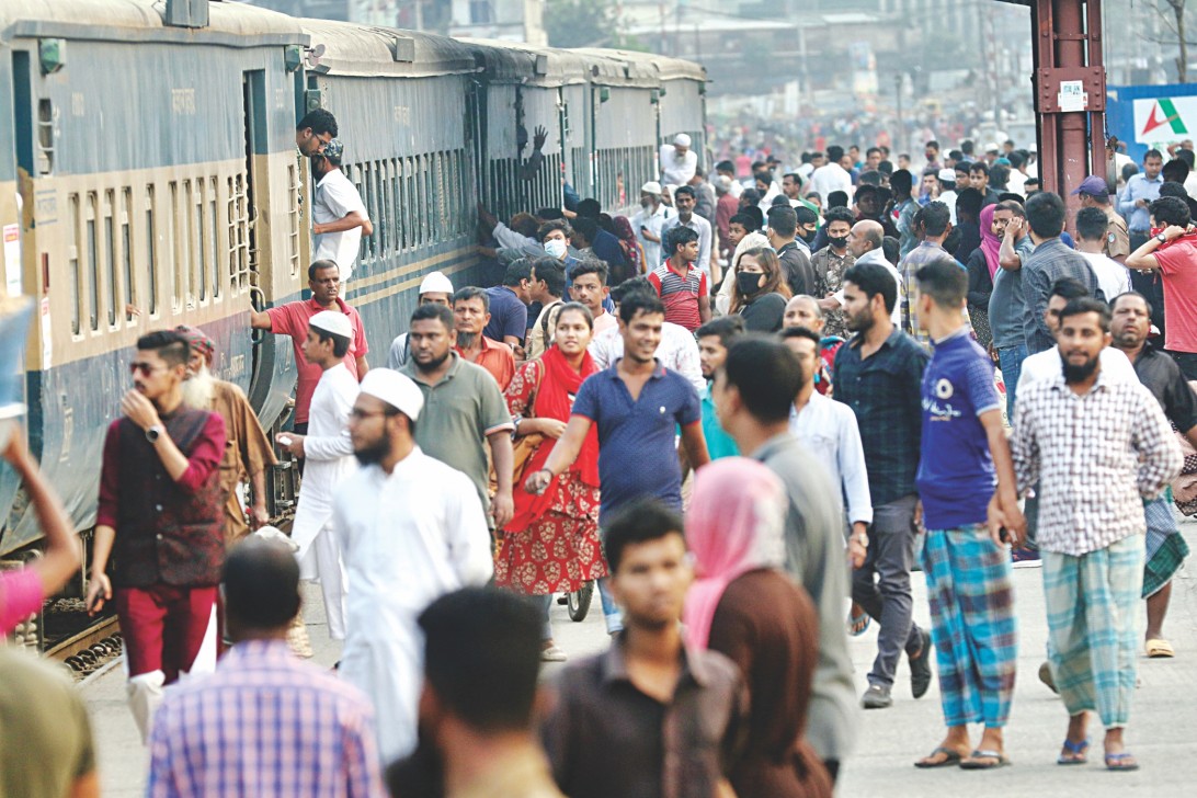 Dhaka residents leaving city