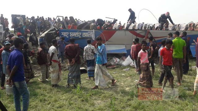 3 killed as bus falls into ditch in Sirajganj