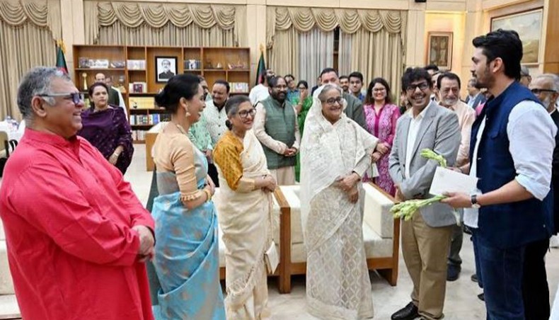 PM hosts dinner in honour of artistes of ’Mujib: Ekti Jatir Rupakar’ biopic