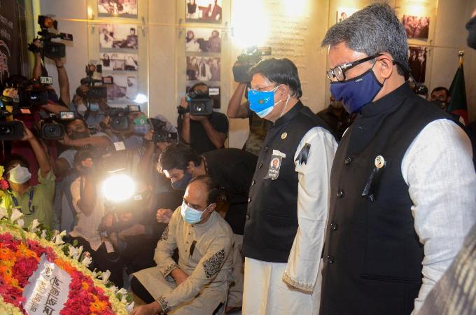 FM pays homage to Bangabandhu