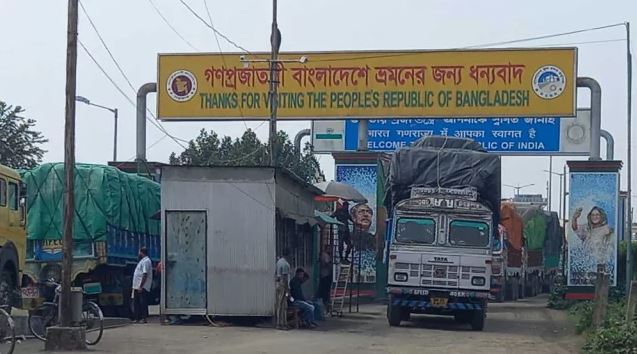 ৫ দিনের ছুটি শেষে আজ বেনাপোলে আমদানি-রফতানি শুরু