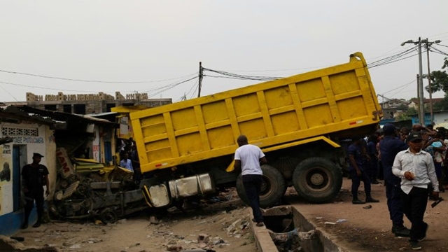 At least 14 dead in DR Congo road crash