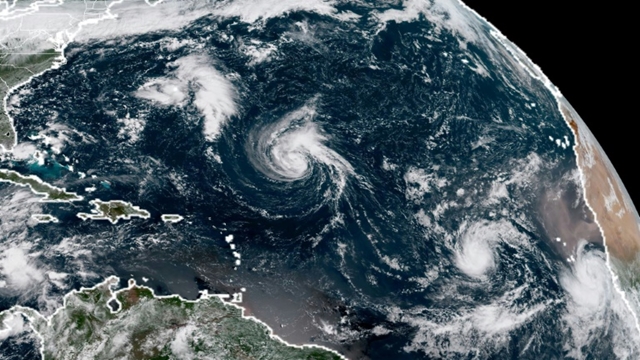 Hurricane Florence takes aim at US East Coast