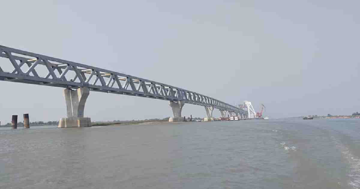 Padma Bridge’s 29th span installed; 4.35 km now visible.