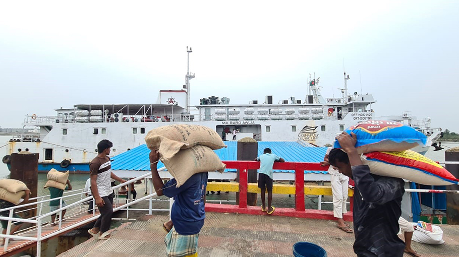 Vessel with food arrives at Saint Martin’s amid crisis
