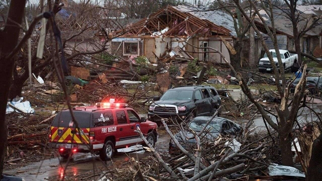 At least 23 die in US tornado