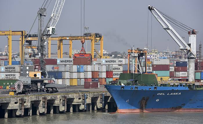 Chittagong port provides eco-friendly fuel oil to ships to curb marine pollution