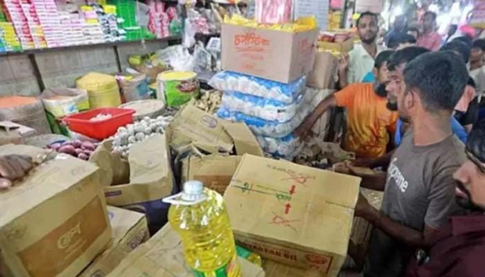 1,050 litres of hoarded soybean oil recovered in Chattogram  Published:  May 08, 2022