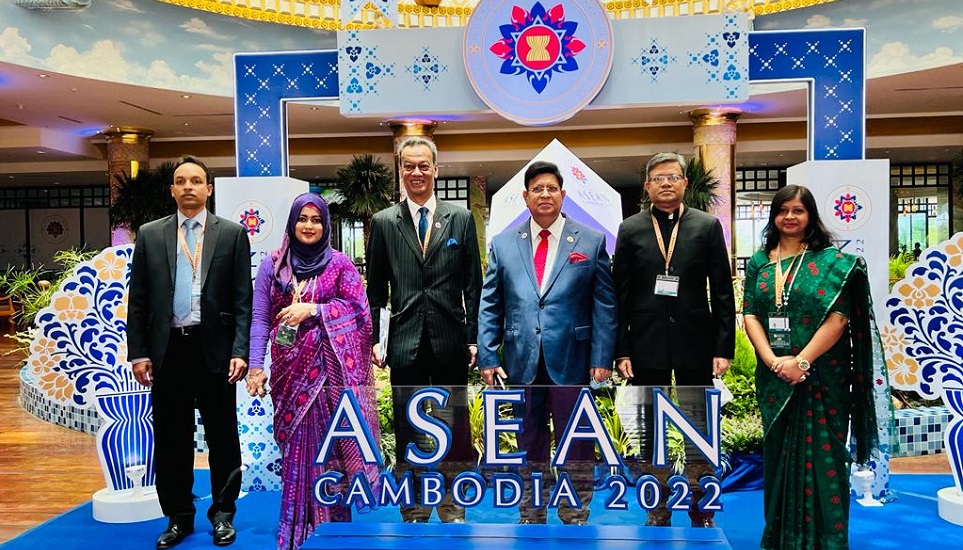 Momen calls ASEAN leaders for concerted efforts to tackle regional challenges