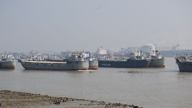 Huge export consignments miss shipment, vessels sail empty