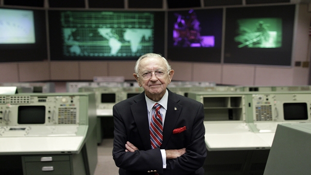 Chris Kraft, 1st flight director for NASA, dies at 95