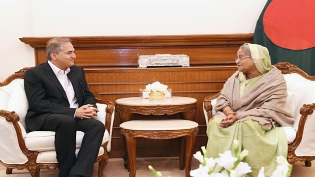 Dr Shetty hails Bangladeshi doctors as he meets PM